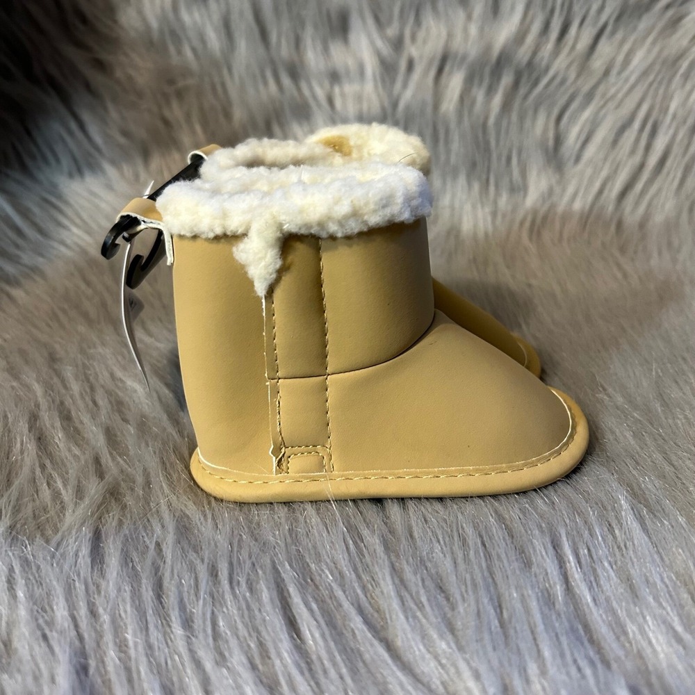 Carter's Child Of Mine Crib Shoes Baby's Size 3-6 Months Beige Boots Booties
